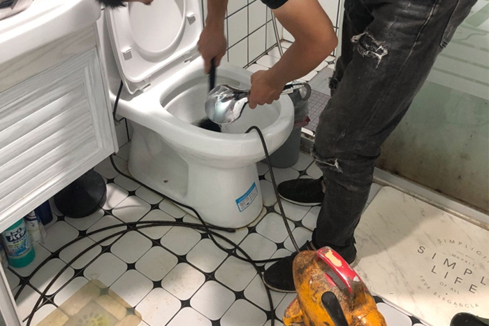 上甘岭疏通下水道