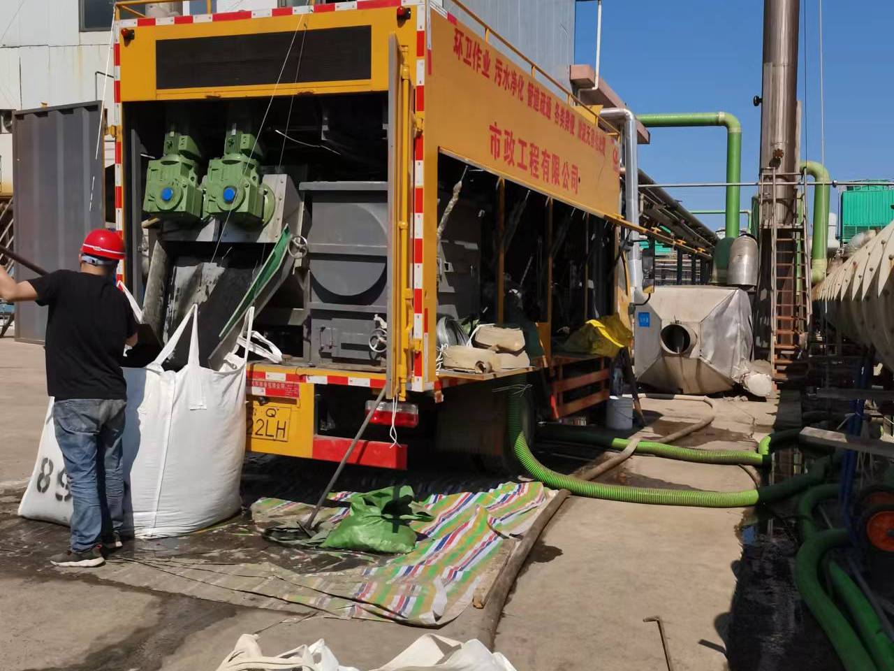 上甘岭淤泥压干处理